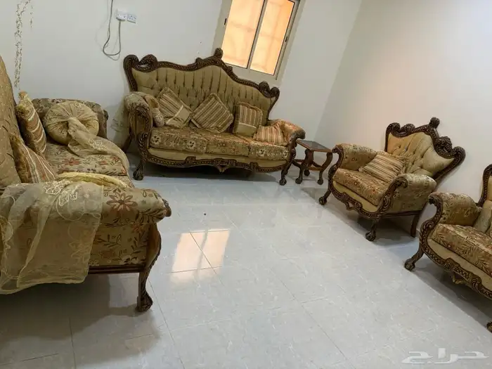 كنب للبيع مع طاولات 0