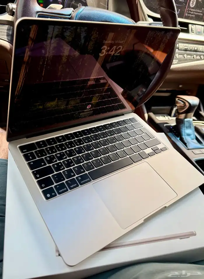 ماك بوك اير M4 دهبي 1