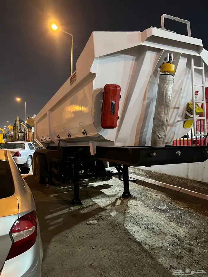 للبيع صناديق 3 محاور جديدة مع الكفرات 3
