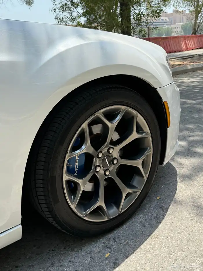 كرايسلر2016 V8 S300 فل كامل 35