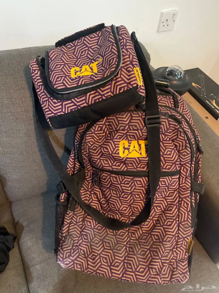 شنطة caterpillar مع اللنش بوكس 100 sar 0