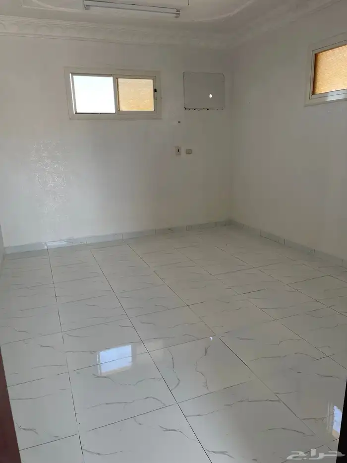 ملحق للإيجار مع سطح 6