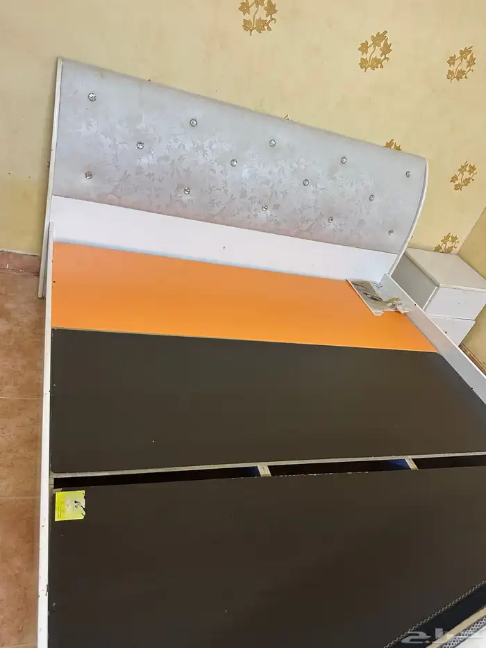للبيع سرير نفرين 0