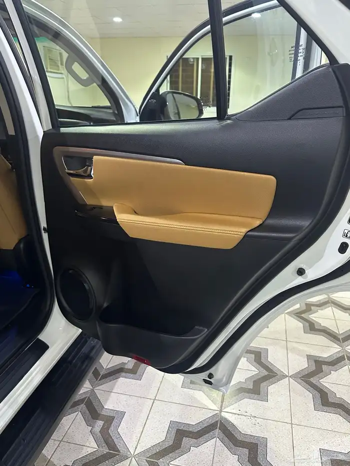فورشنر 6 سلندر دبل (VX) 2023 ( بحالة الوكالة ) 18