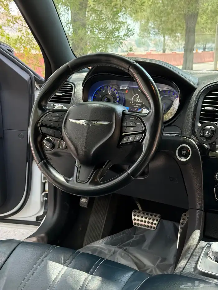 كرايسلر2016 V8 S300 فل كامل 21