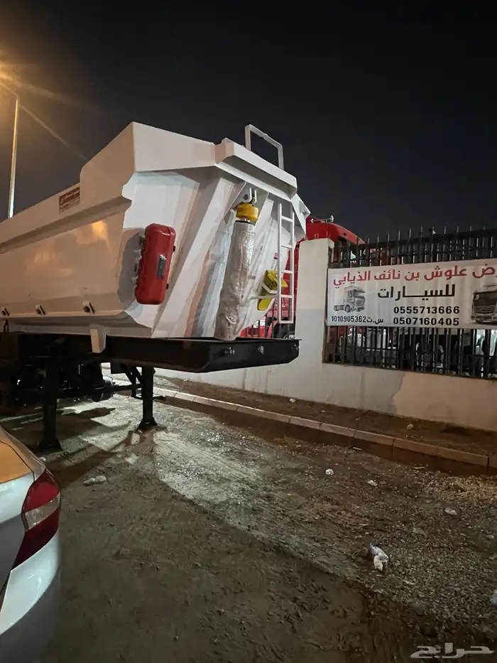 للبيع صناديق 3 محاور جديدة مع الكفرات 2