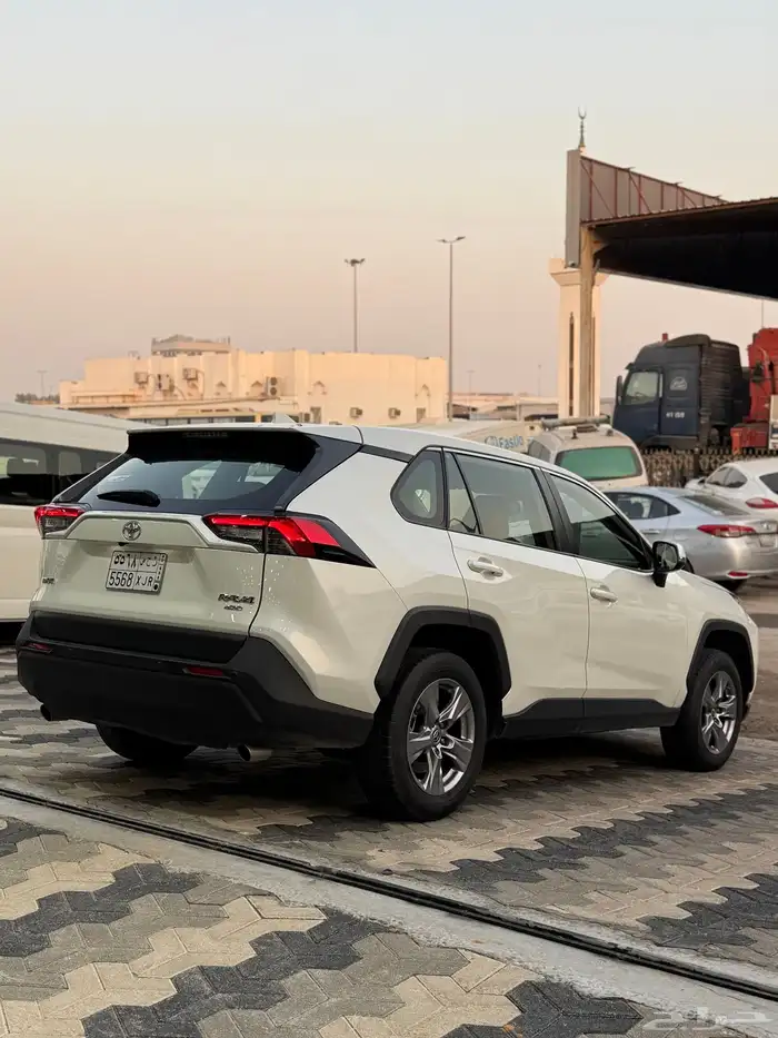 تويوتا راف فور 2022 LE 4x4( دبل) 3