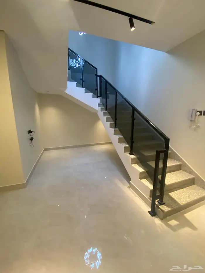 فلل روف أرضيه وعلويه حي الاخضر تشطيب مميز 8