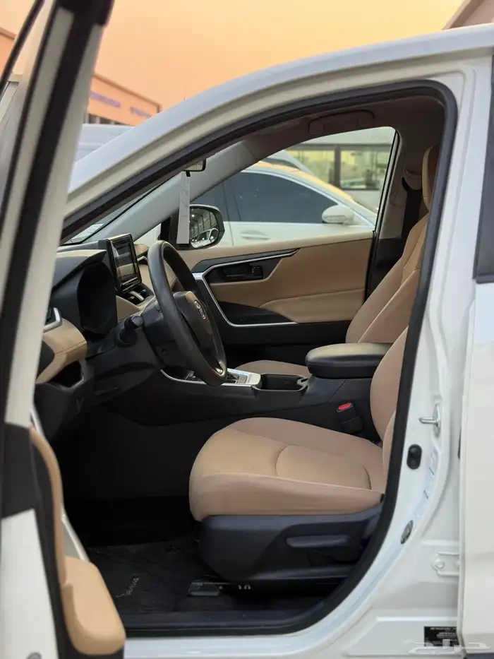تويوتا راف فور 2022 LE 4x4( دبل) 7