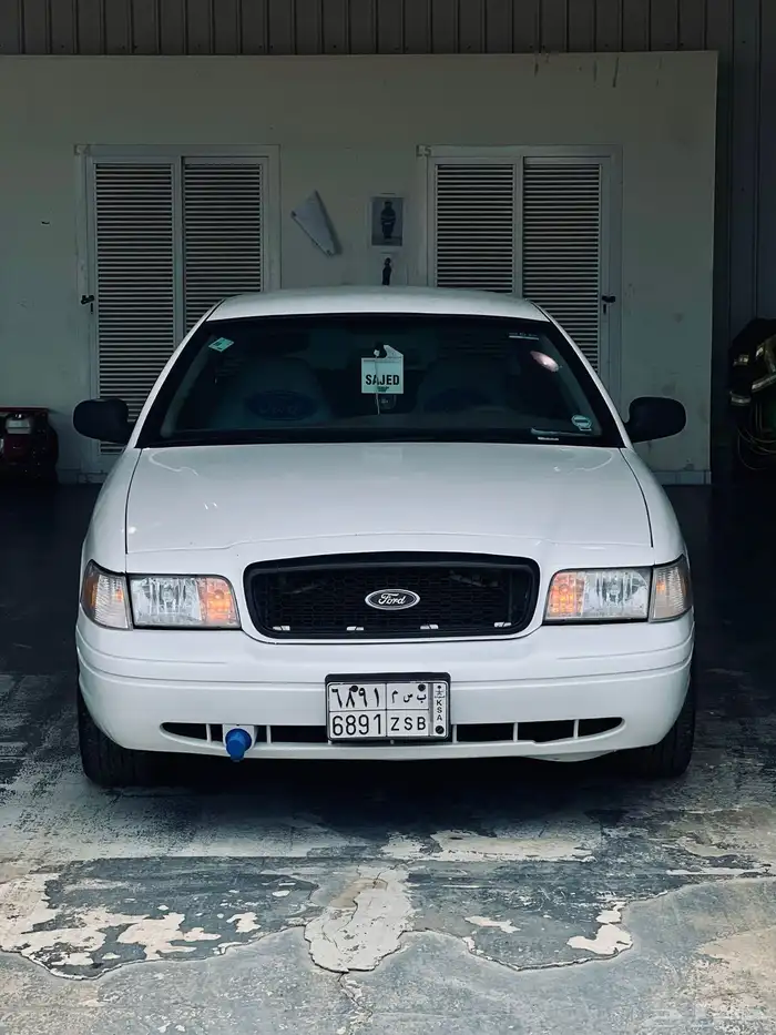 Crown Victoria 2010 8
