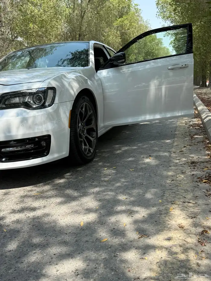 كرايسلر2016 V8 S300 فل كامل 7