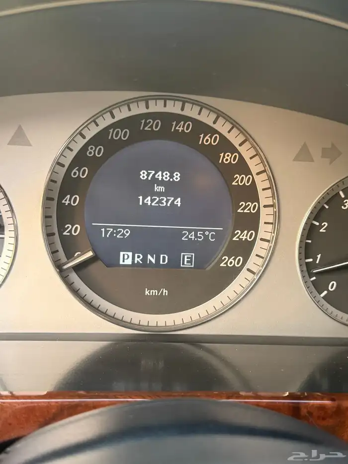 مرسيدس GLK 300 موديل 2011 ممشى قليل للبيع 9