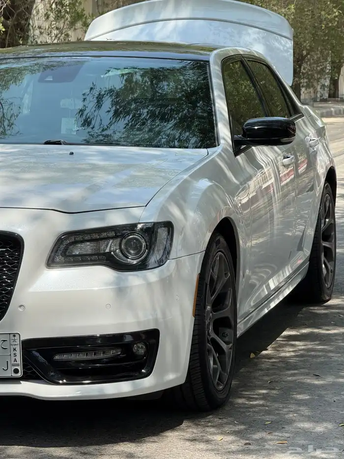 كرايسلر2016 V8 S300 فل كامل 1