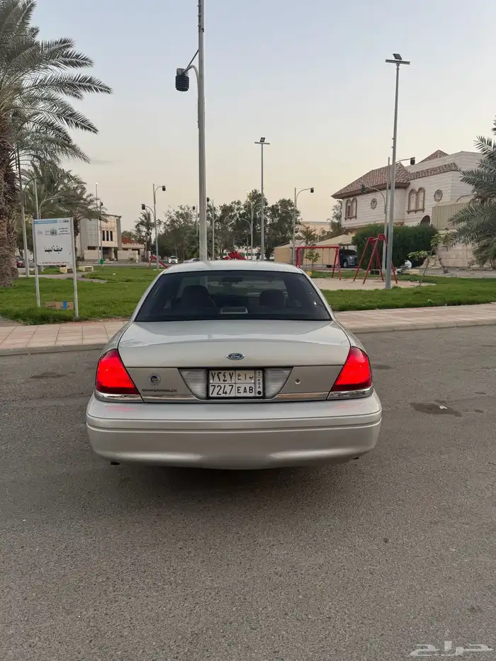 فورد فيكتوريا 2010 للبيع 3