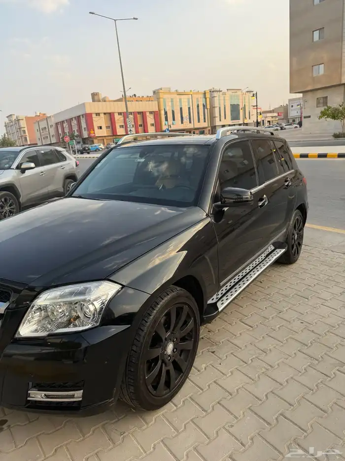 مرسيدس GLK 300 موديل 2011 ممشى قليل للبيع 2
