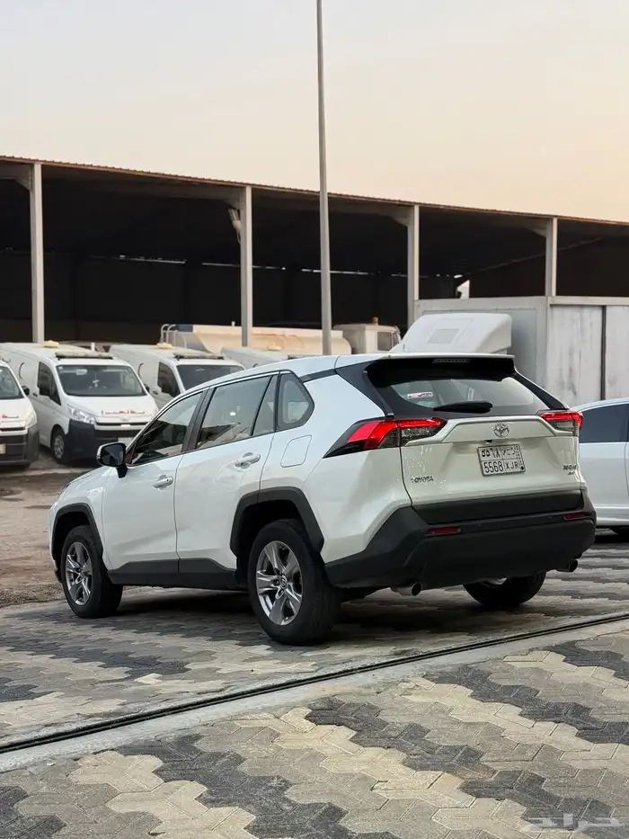 تويوتا راف فور 2022 LE 4x4( دبل) 4