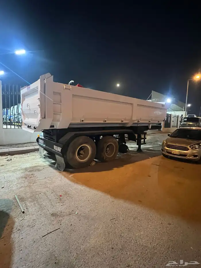 للبيع صناديق 3 محاور جديدة مع الكفرات 0
