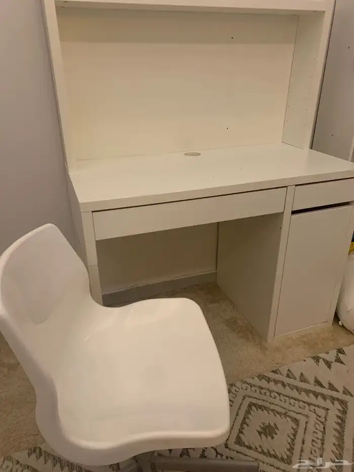 مكتب ايكيا الابيض مع الكرسي 2