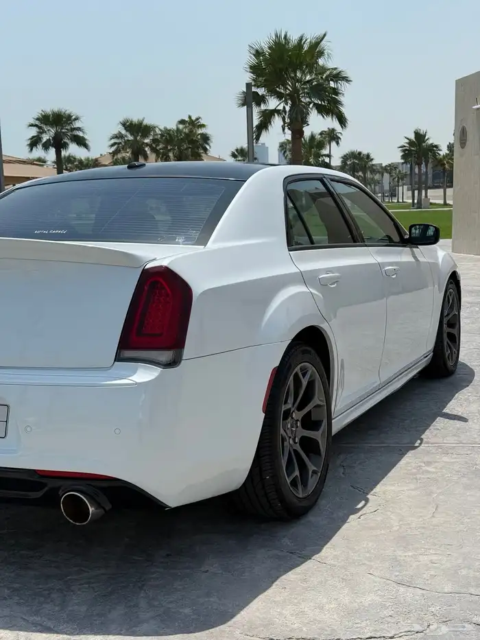 كرايسلر2016 V8 S300 فل كامل 12