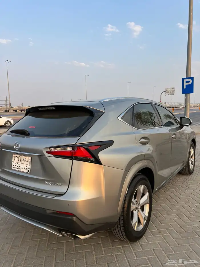 للبيع  لكزس NX200t   موديل 2017 2