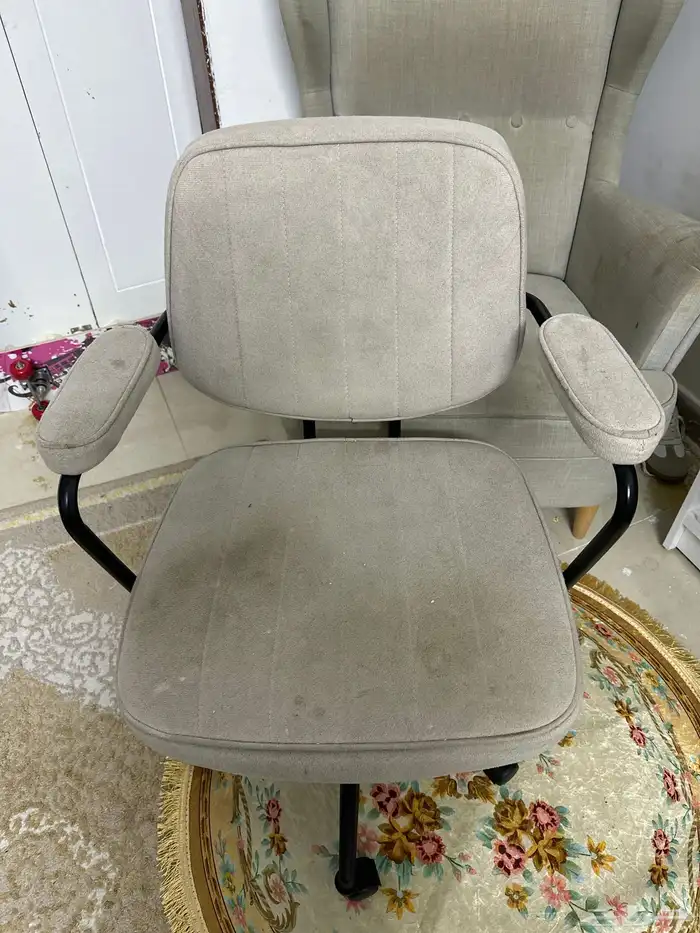تسريحه جديده للبيع مع مرايتها و كنبه ايكيا 3