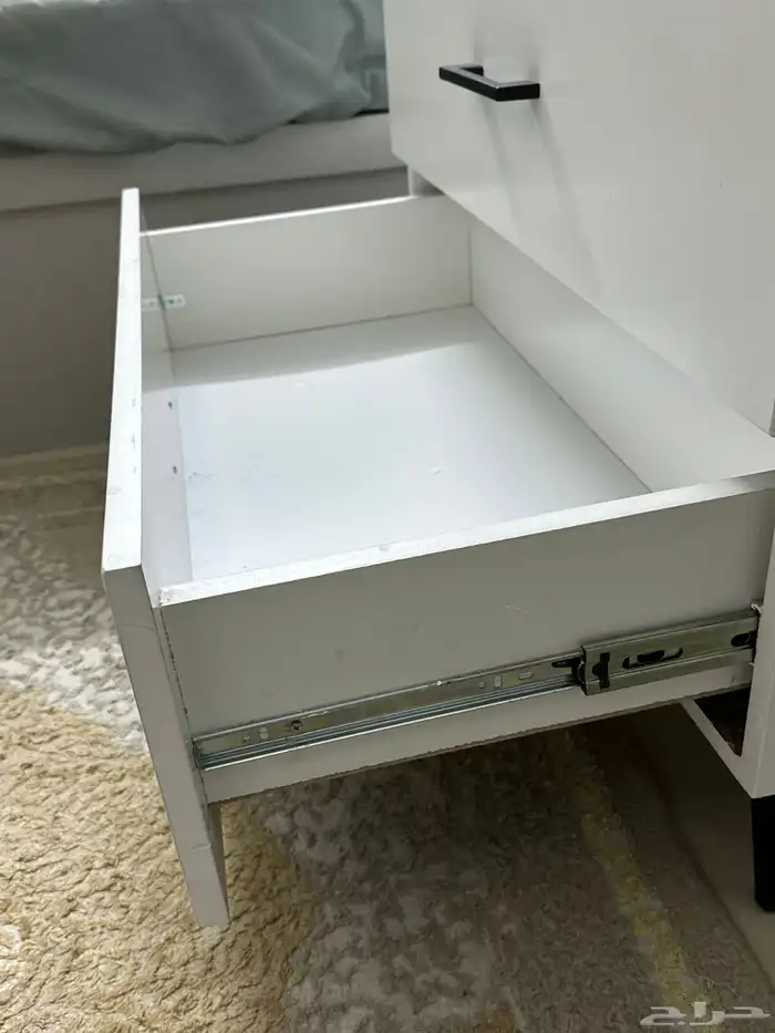 تسريحه جديده للبيع مع مرايتها و كنبه ايكيا 11