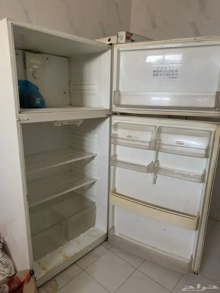 Kalvinator Fridge 32 Cubic Feet 0