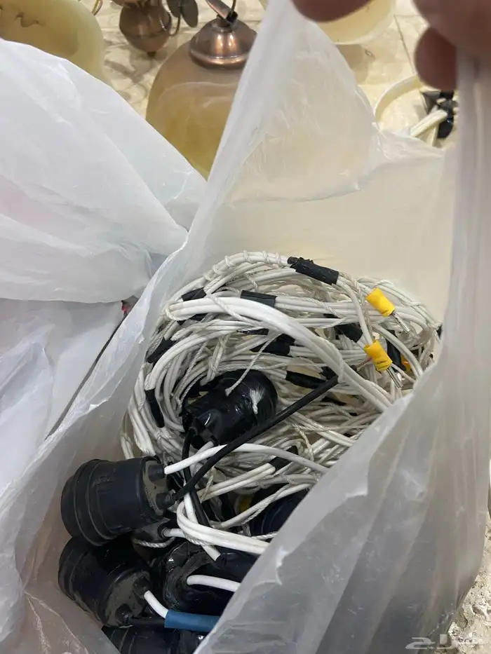 اغراض سباكه و كهربه ونجف للبيع 11