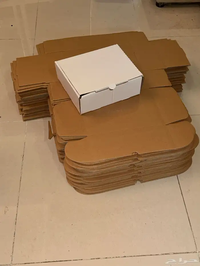 تصفية مستودع   كراتين   شواحن   أوراق زينة 3