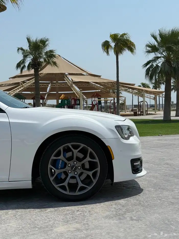 كرايسلر2016 V8 S300 فل كامل 14