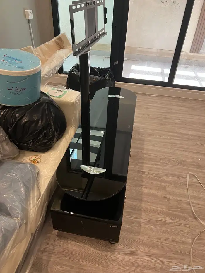 طاولة حامل شاشة مع ادراج مستعمل نظيف 2