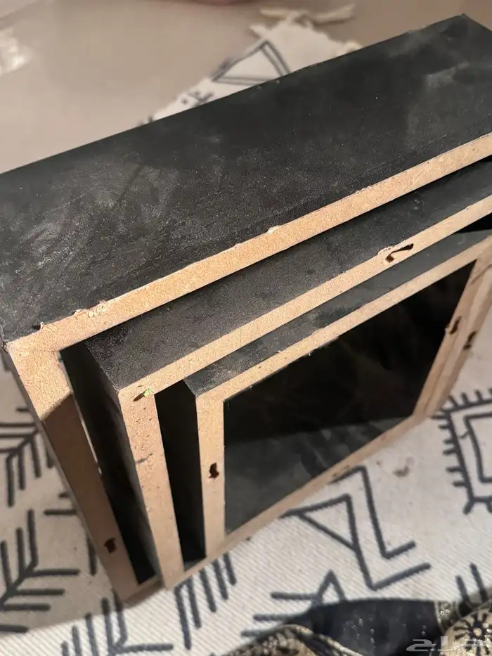 ثلاث ارفف سوداء 1
