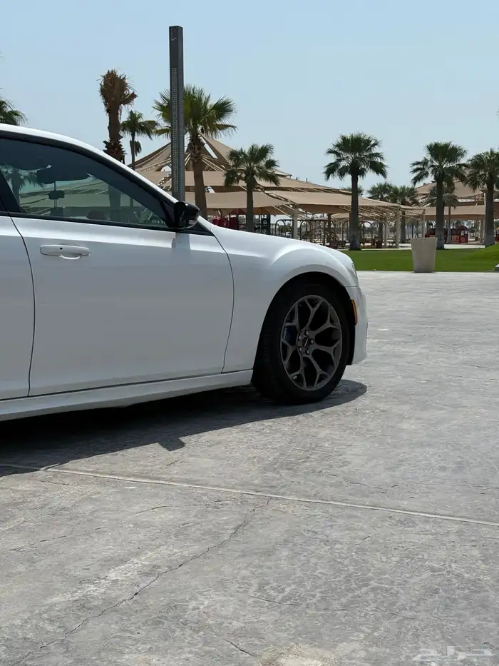 كرايسلر2016 V8 S300 فل كامل 15