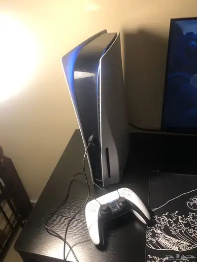 سوني 5 للبيع مستعجل السعر 1350 قابل للتفاوض 0