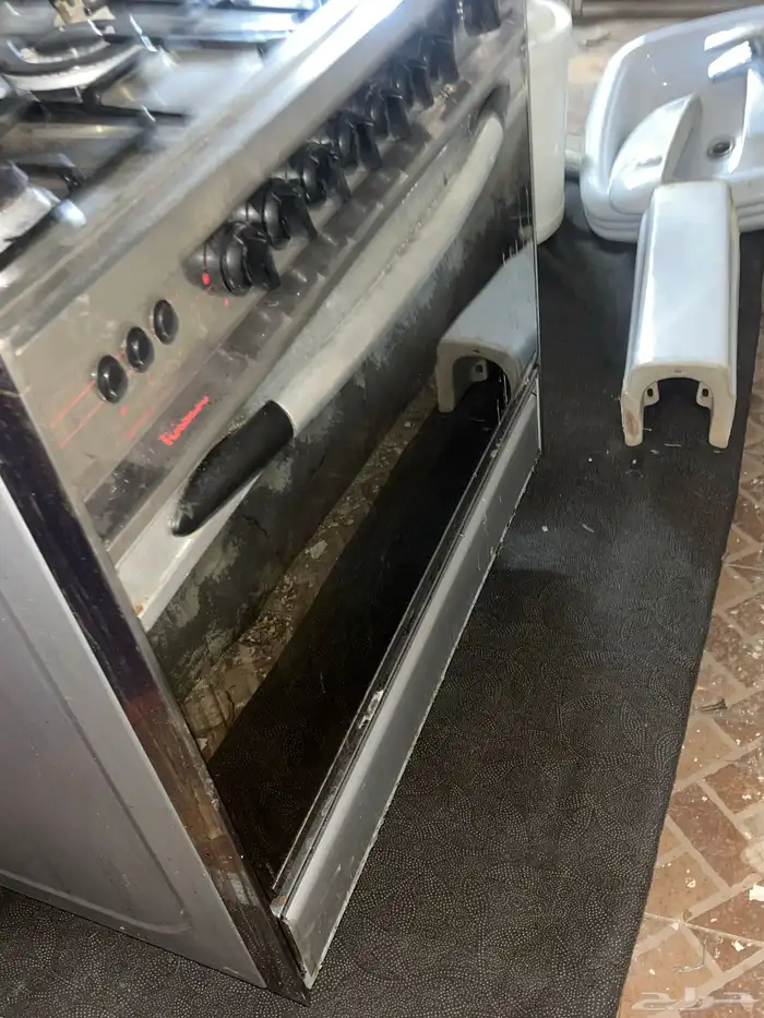 مطبخ للبيع مع غاز 5 عيون الرسلان مع مكيف 18 كلها نظيفة 1