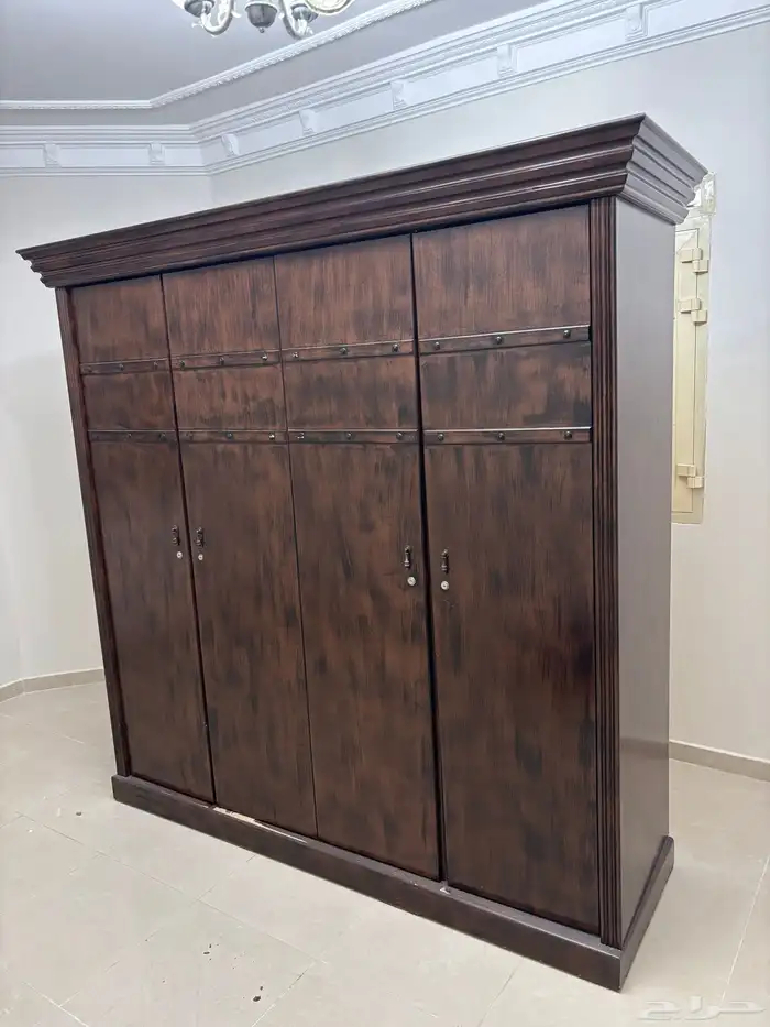 للبيع غرفة نوم سرير دولاب كمودينه 3