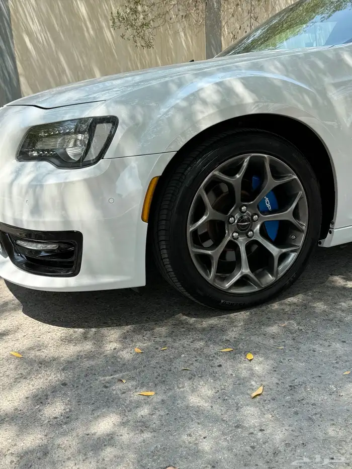 كرايسلر2016 V8 S300 فل كامل 11