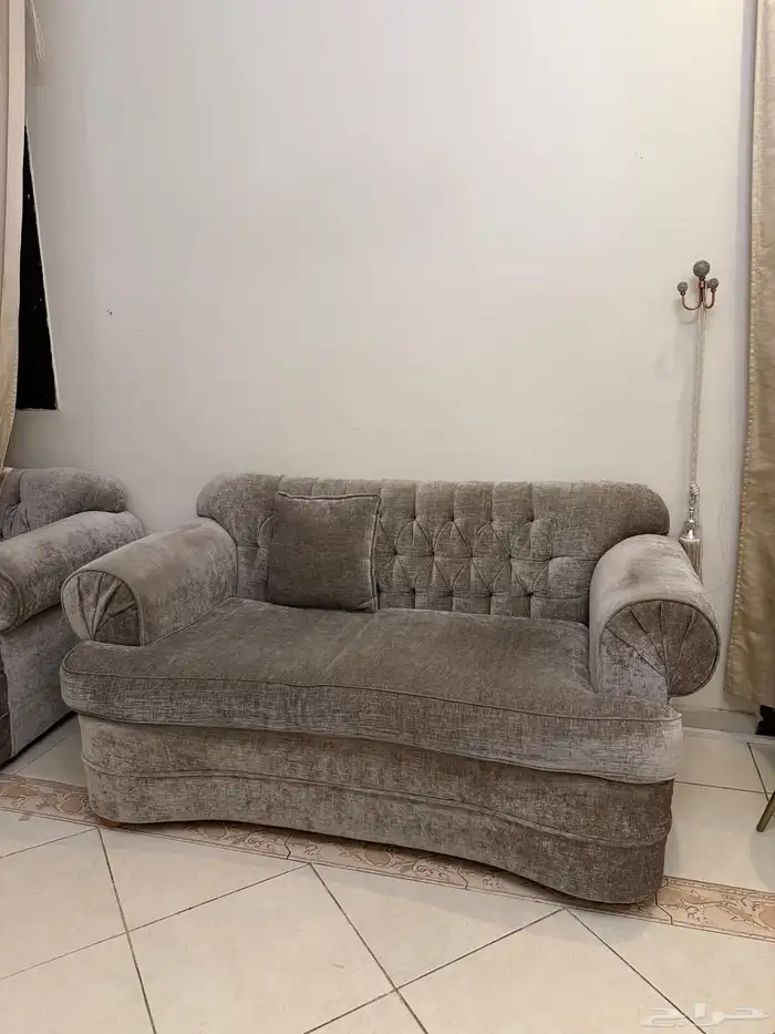 اثاث كراسي كنبات سجاد طاولات 1