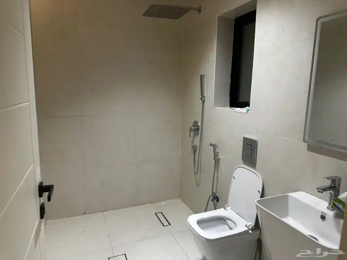 شقة مميزة وفاخرة مؤثثة للايجار 13