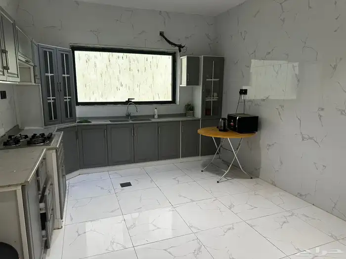 شقة مميزة وفاخرة مؤثثة للايجار 8