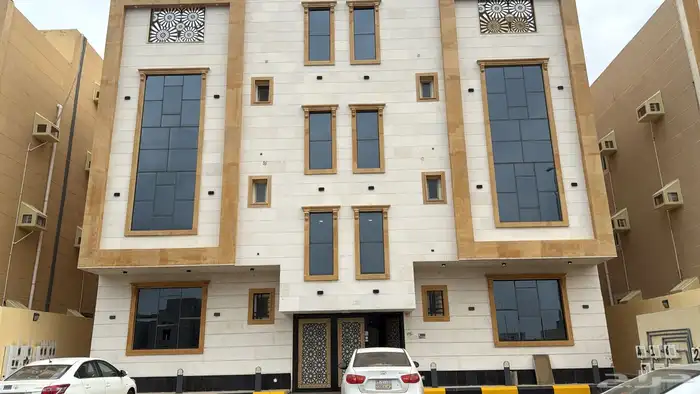 شقة فاخرة وجديدة ( للايجار ) بمدينة جازان حي الروضة 0