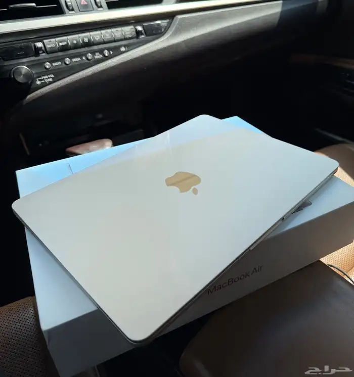 ماك بوك اير M4 دهبي 9