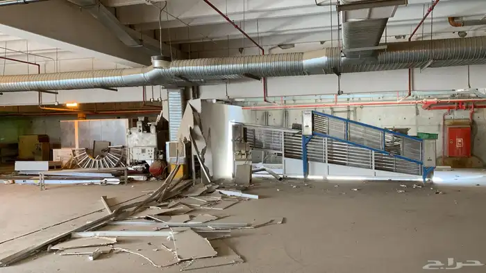 أغراض سوق تجاري كامل (ثلاجات مركزية  ارفف  معدات مخابز 25