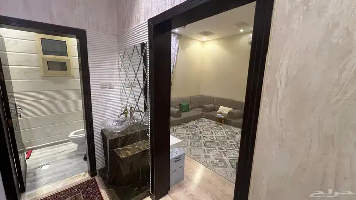 فله للبيع مع شقتين بسعر مغري 6