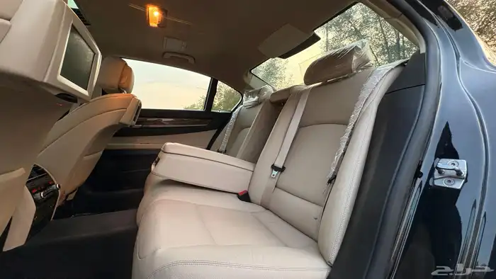 بي ام دبليو 730Li 2012 38