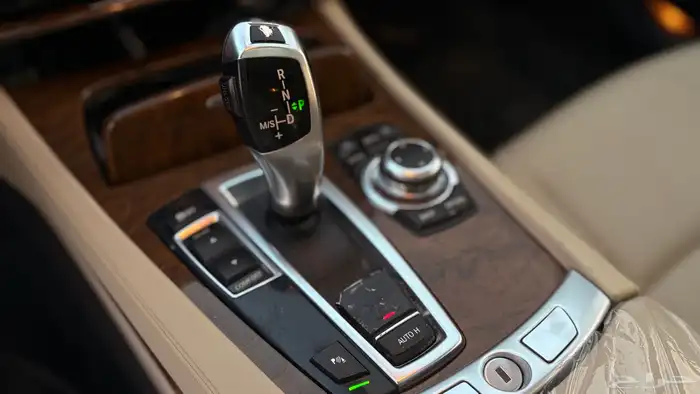 بي ام دبليو 730Li 2012 32