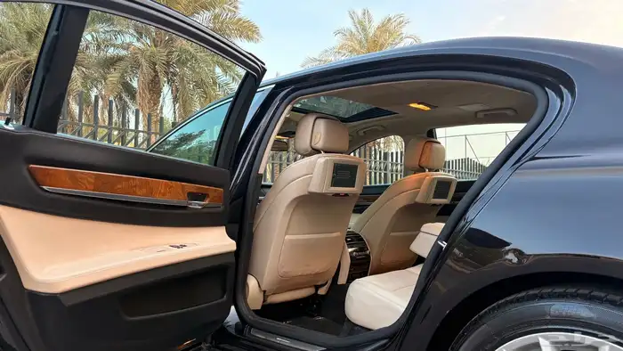 بي ام دبليو 730Li 2012 35