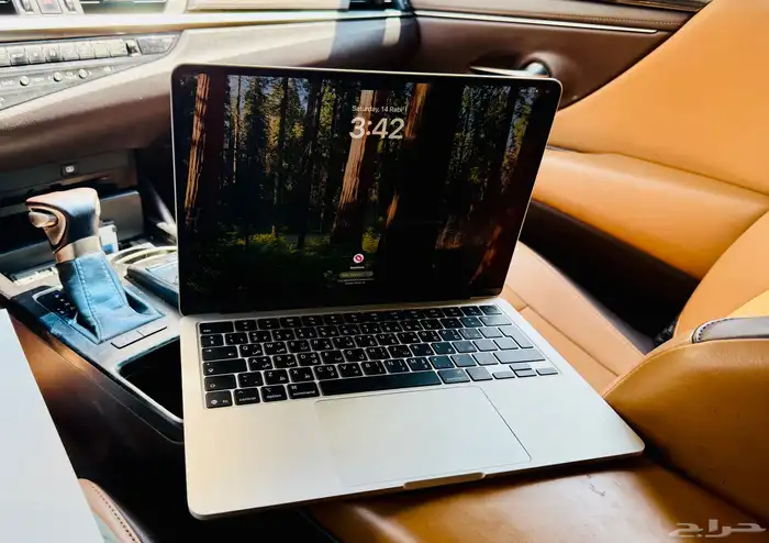 ماك بوك اير M4 دهبي 2