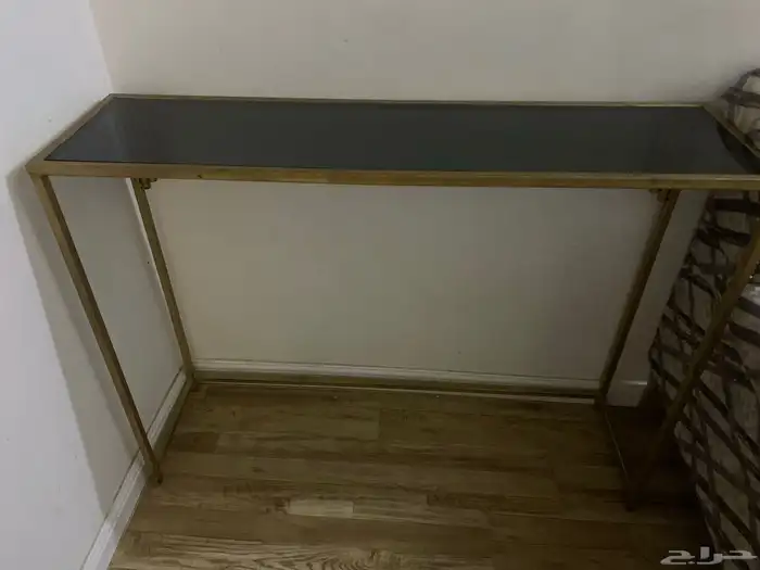 2 طاوله وحده طاوله استقبال ووحده ارضيه و 1 مكنسه كهربائيه 0