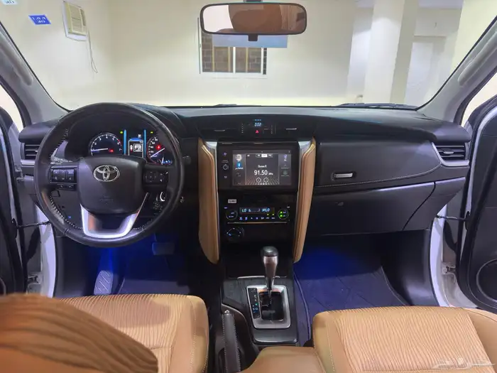 فورشنر 6 سلندر دبل (VX) 2023 ( بحالة الوكالة ) 28